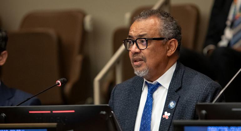 Глава Всемирной организации здравоохранения (ВОЗ) Тедрос Адханом Гебрейесус выступает на саммите в Саудовской Аравии.